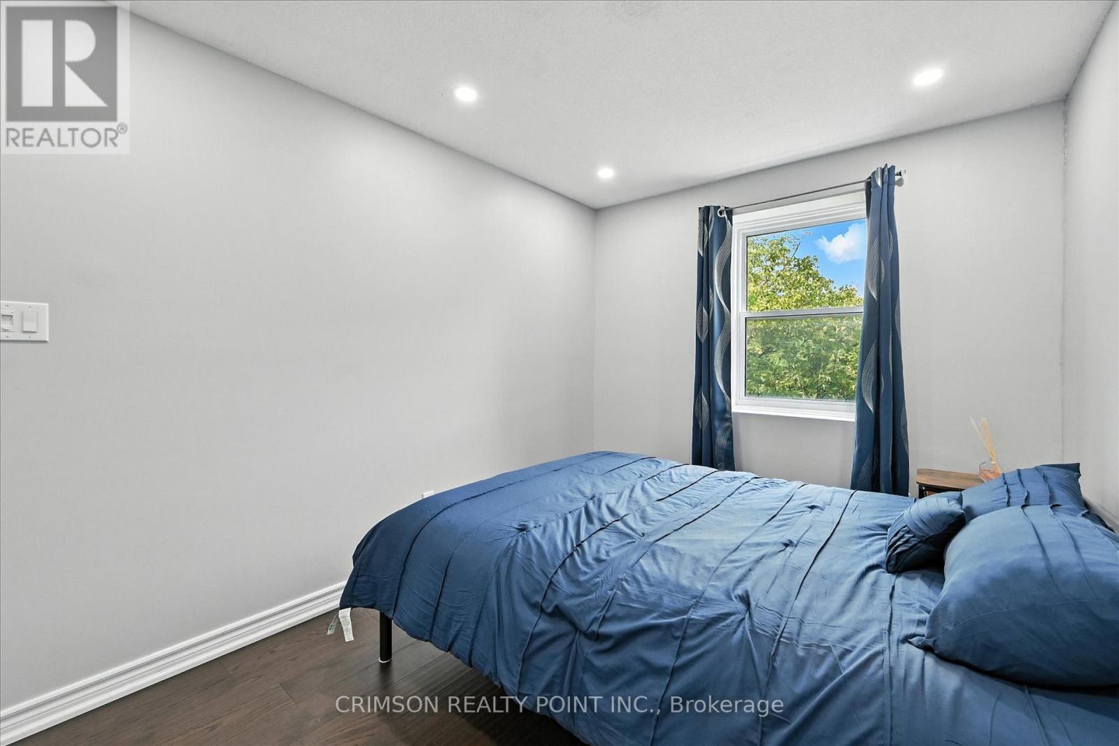 Photo 1 of 37 235 Bronte Street S, Milton ON