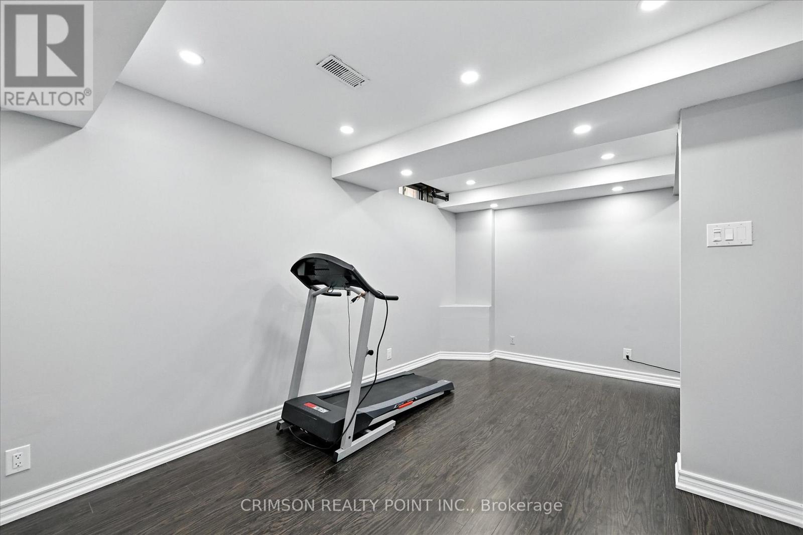 Photo 12 of 37 235 Bronte Street S, Milton ON
