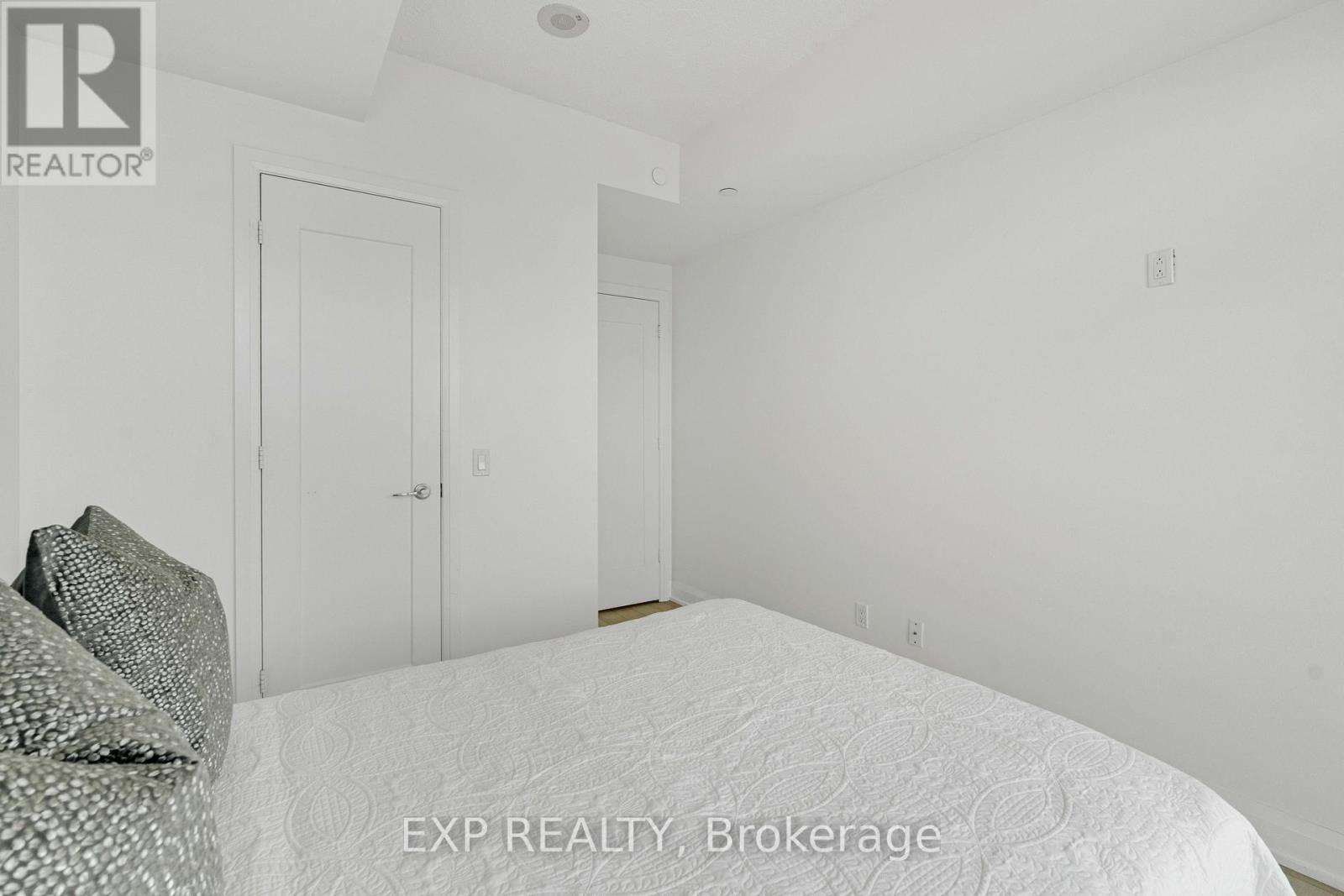 Photo 16 of 4506 56 Annie Craig Drive, Toronto ON