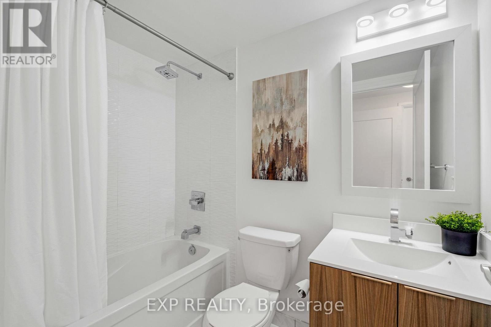 Photo 18 of 4506 56 Annie Craig Drive, Toronto ON