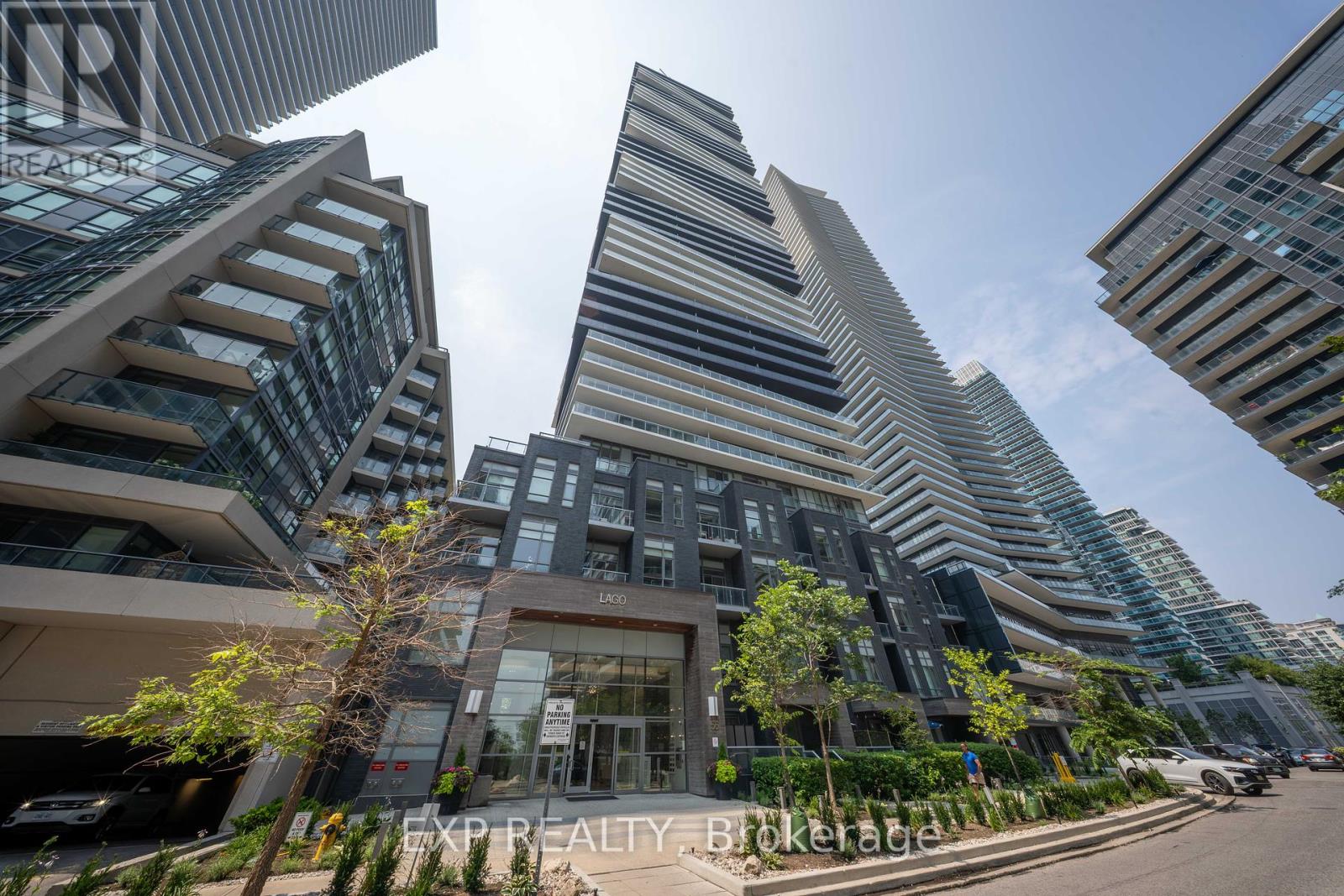 Photo 2 of 4506 56 Annie Craig Drive, Toronto ON