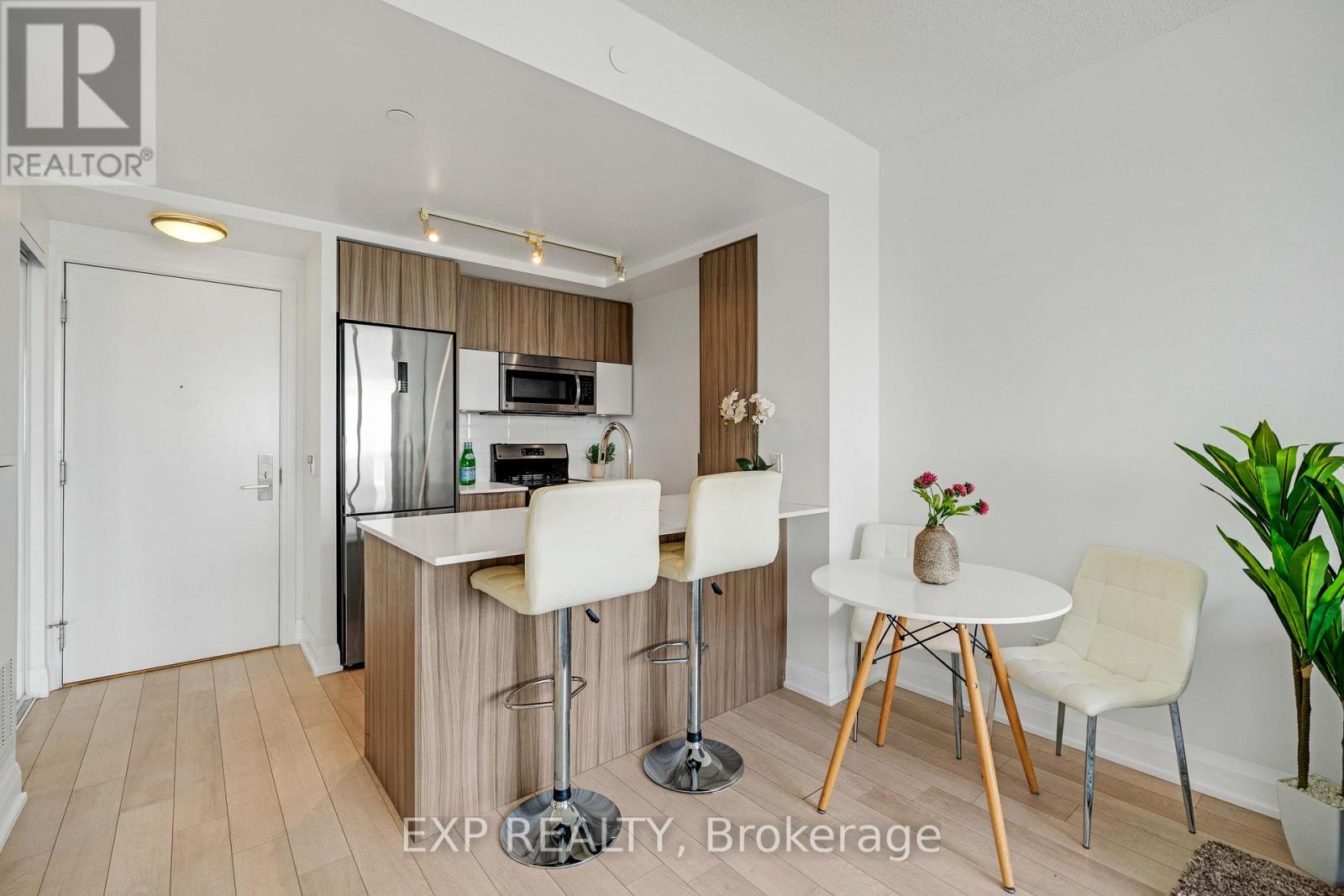 Photo 6 of 4506 56 Annie Craig Drive, Toronto ON