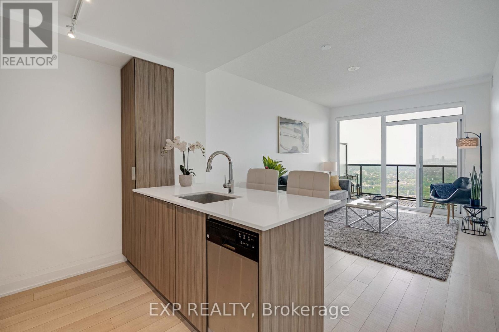 Photo 9 of 4506 56 Annie Craig Drive, Toronto ON