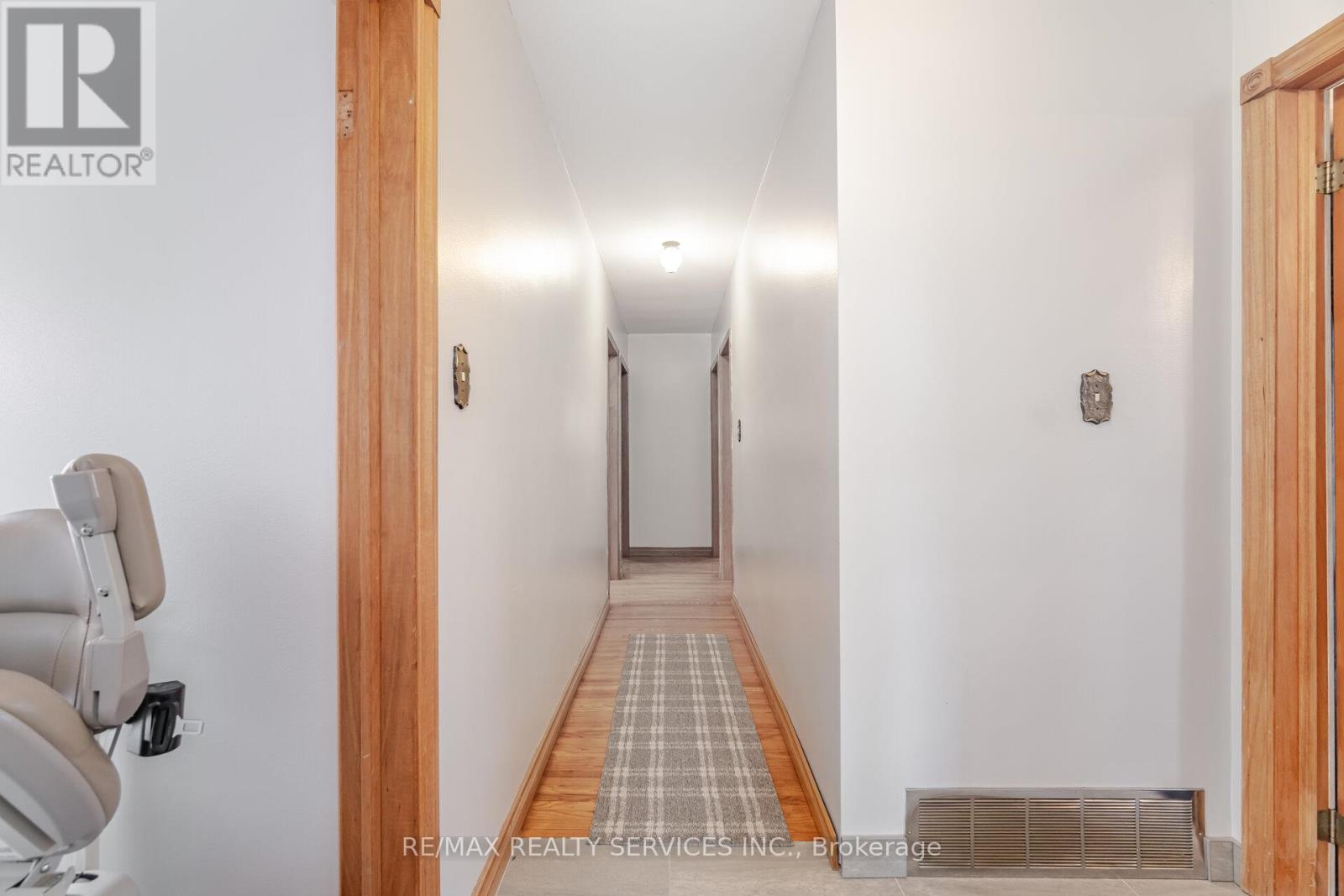 Photo 14 of 7541 Darcel Avenue, Mississauga ON