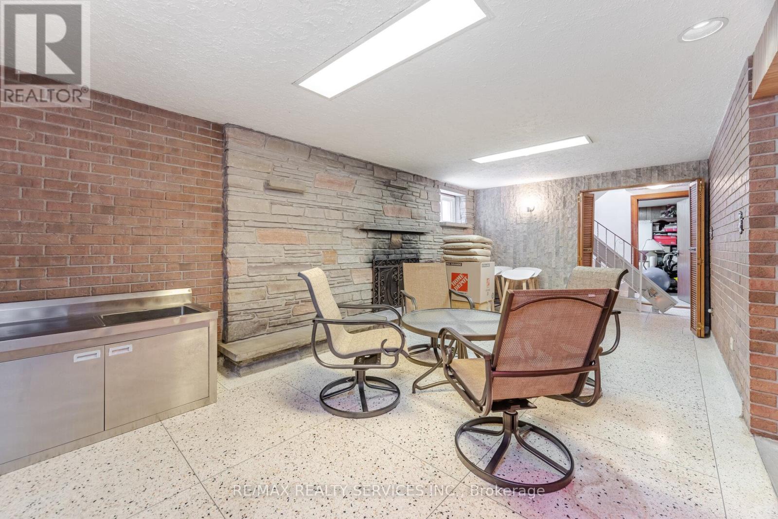 Photo 42 of 7541 Darcel Avenue, Mississauga ON