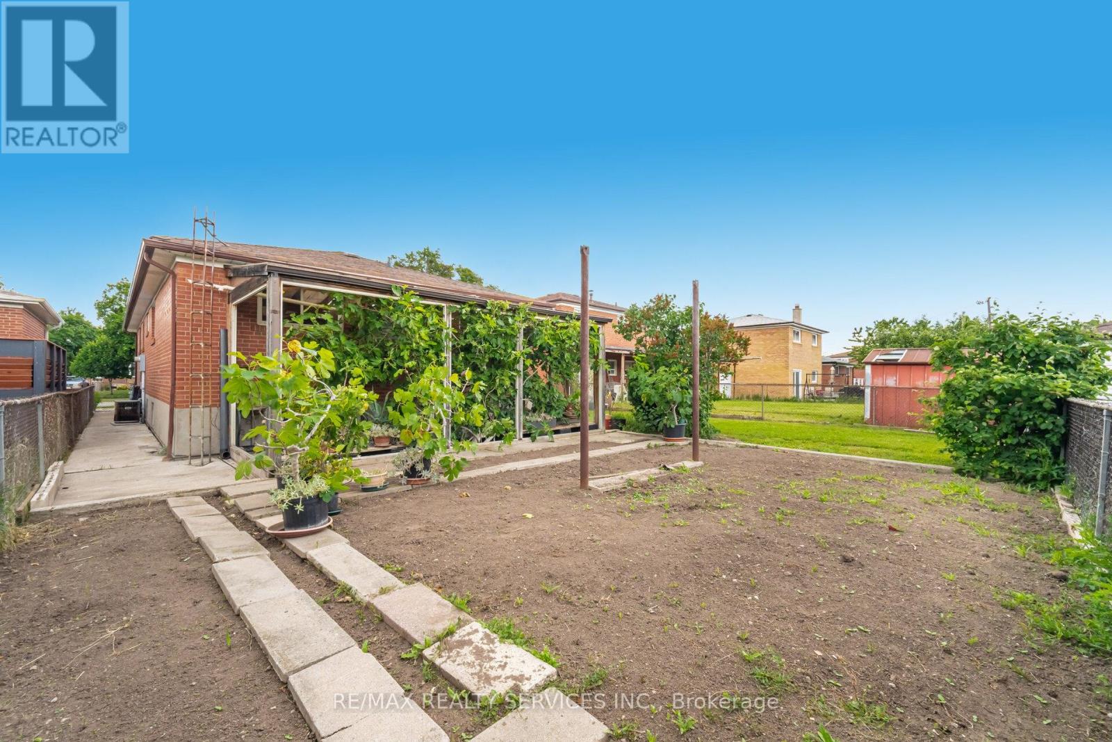 Photo 49 of 7541 Darcel Avenue, Mississauga ON