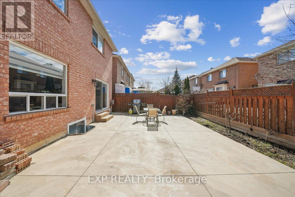 Photo 7 of 18 Raccoon Street, Brampton ON