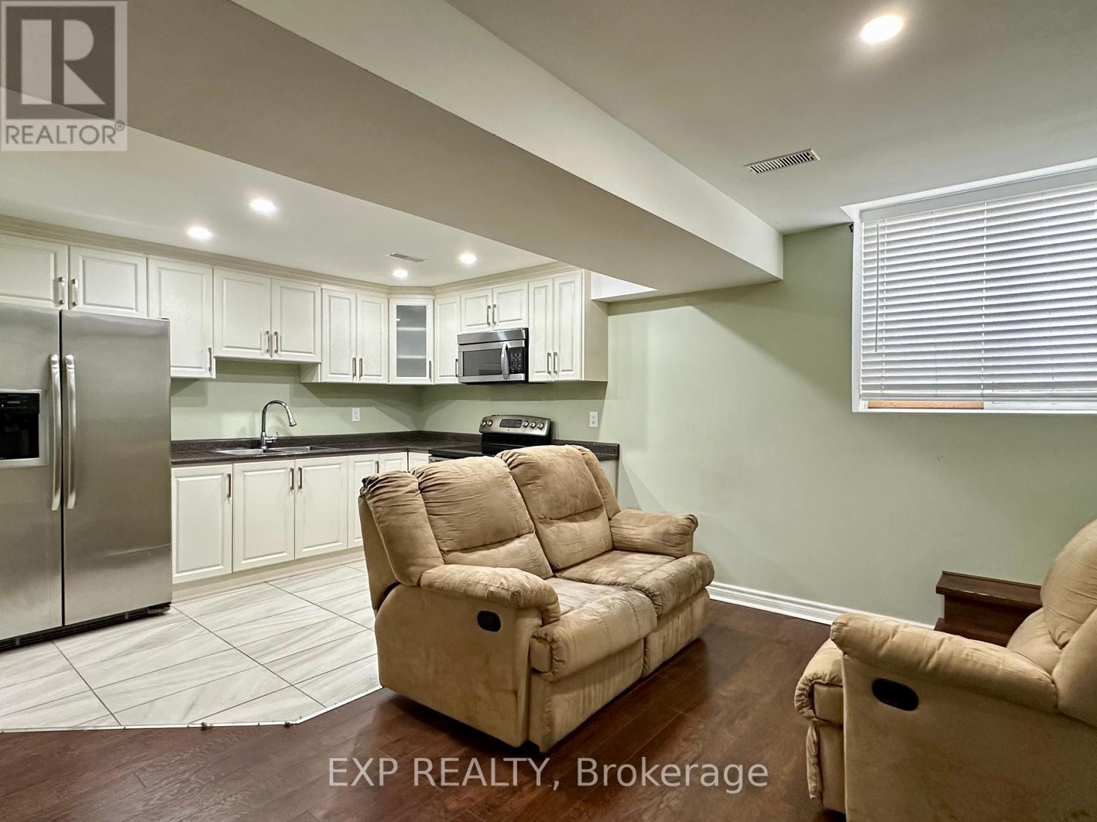 Photo 10 of 18 Raccoon Street, Brampton ON