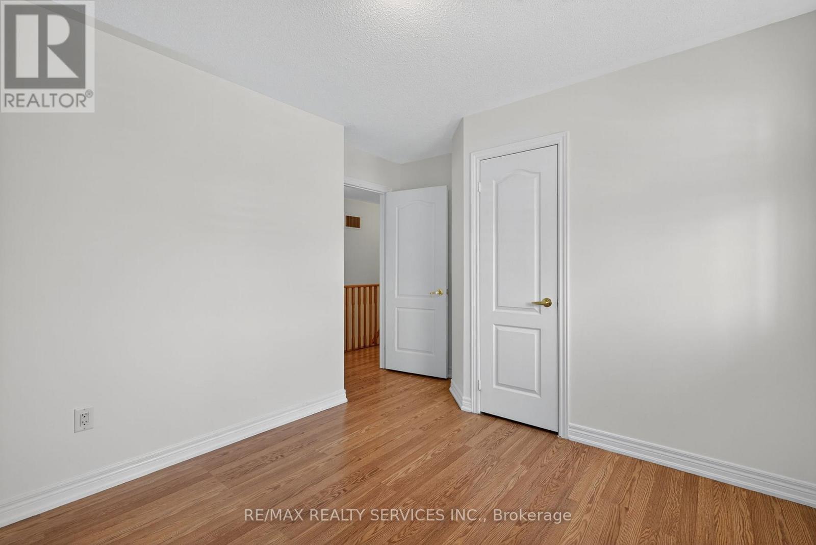 Photo 10 of 18 Fishing Crescent, Brampton ON