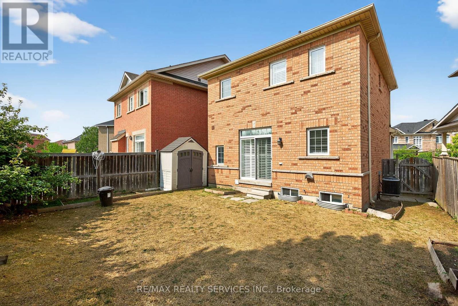 Photo 14 of 18 Fishing Crescent, Brampton ON