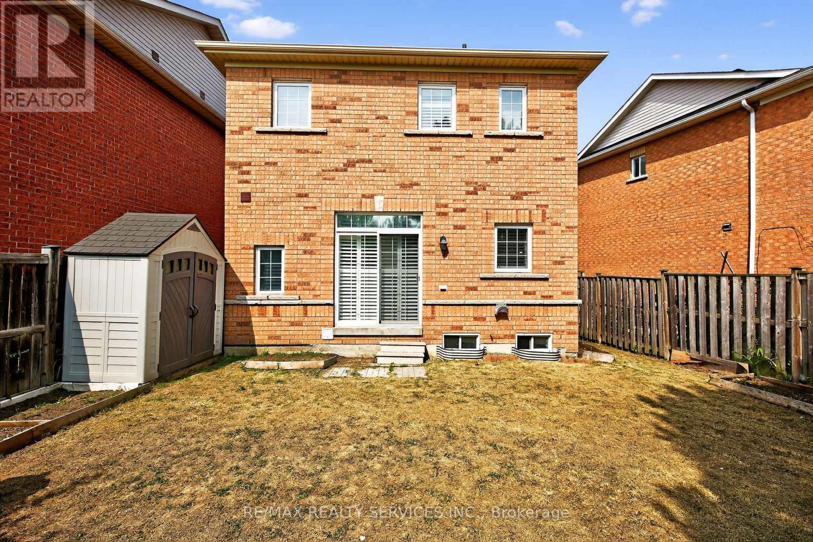 Photo 33 of 18 Fishing Crescent, Brampton ON