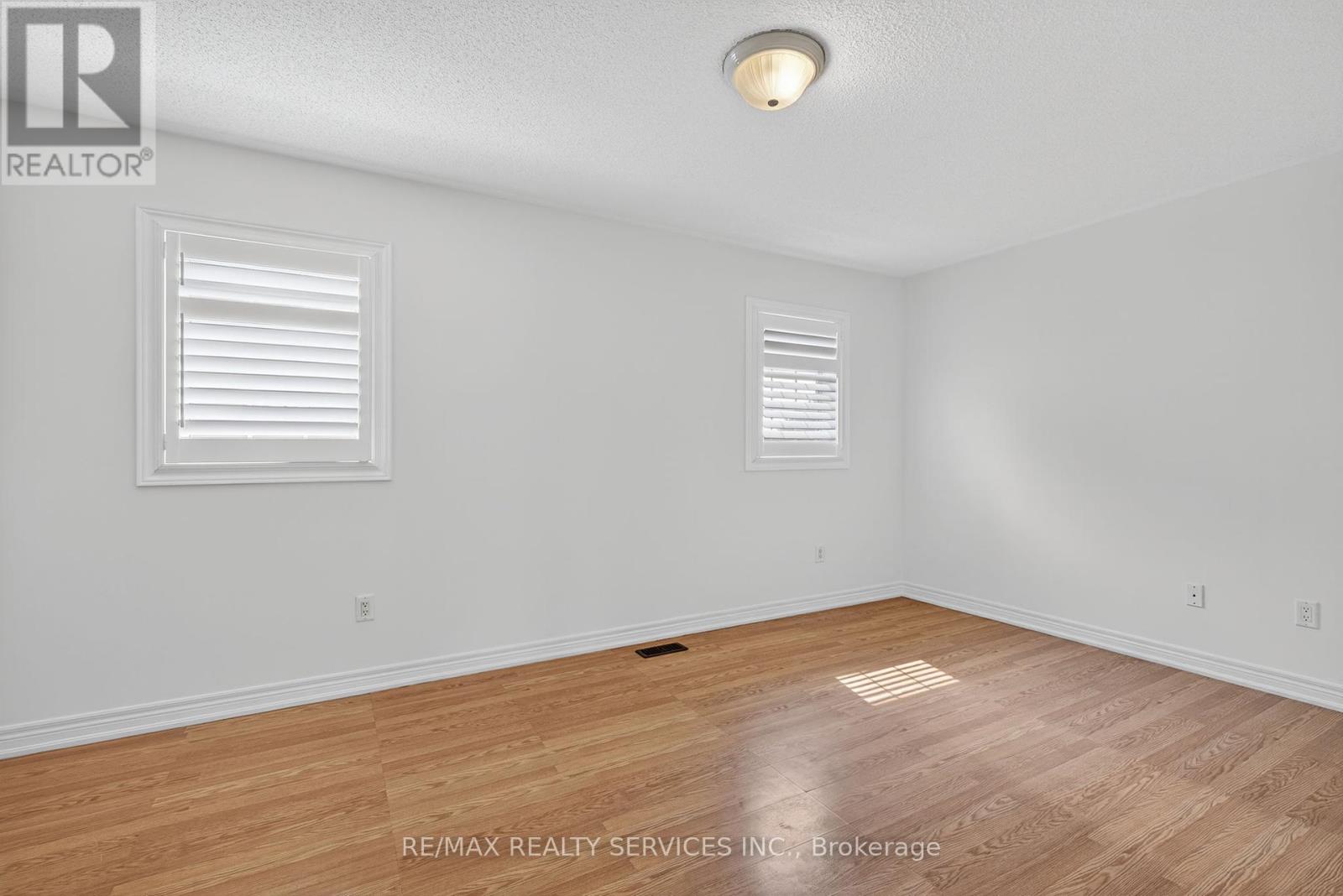 Photo 11 of 18 Fishing Crescent, Brampton ON