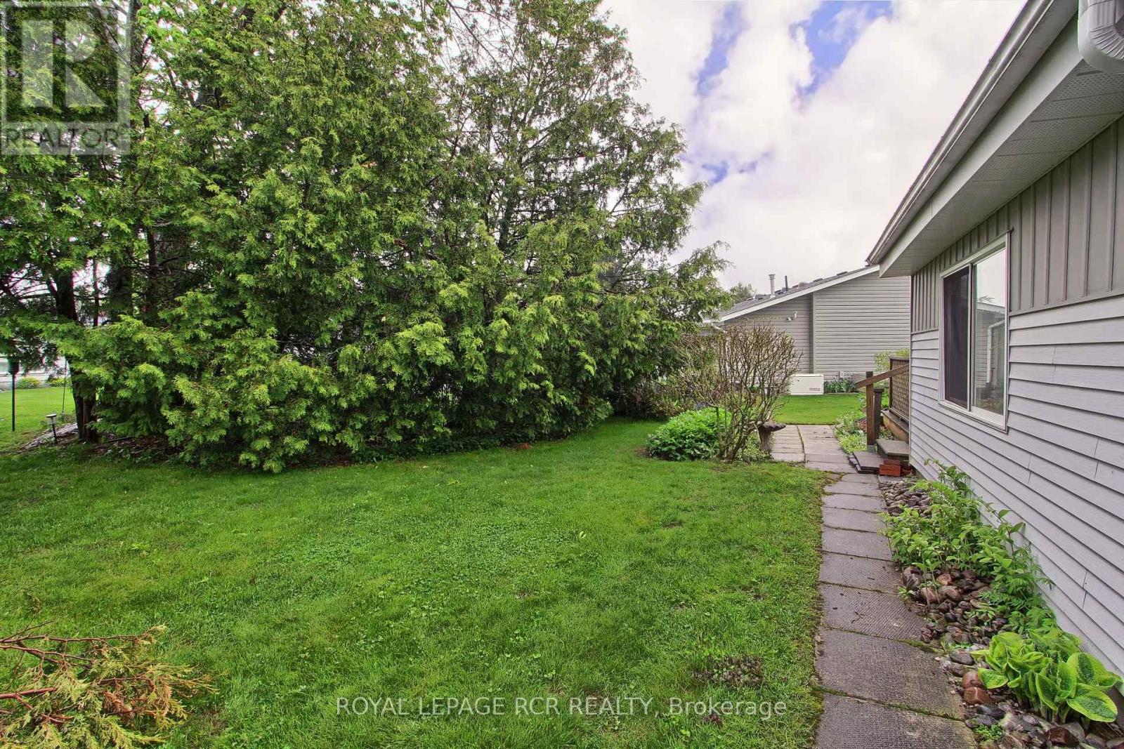 Photo 38 of 8 Carmans Cove, Innisfil ON