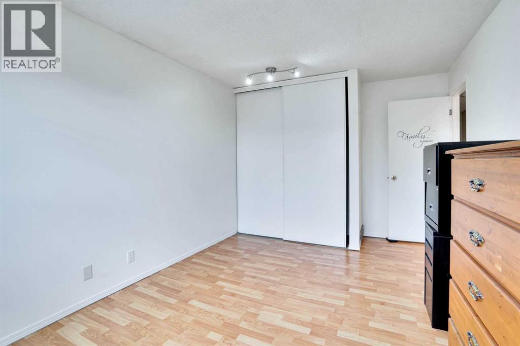 Single Family House 4 Level for Sale in  Erin Ridge Road SE Erin Woods Calgary 