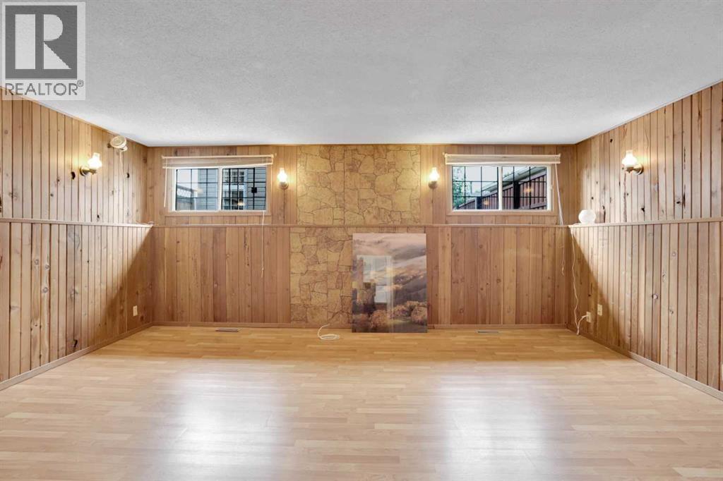 Single Family House 4 Level for Sale in  Erin Ridge Road SE Erin Woods Calgary 
