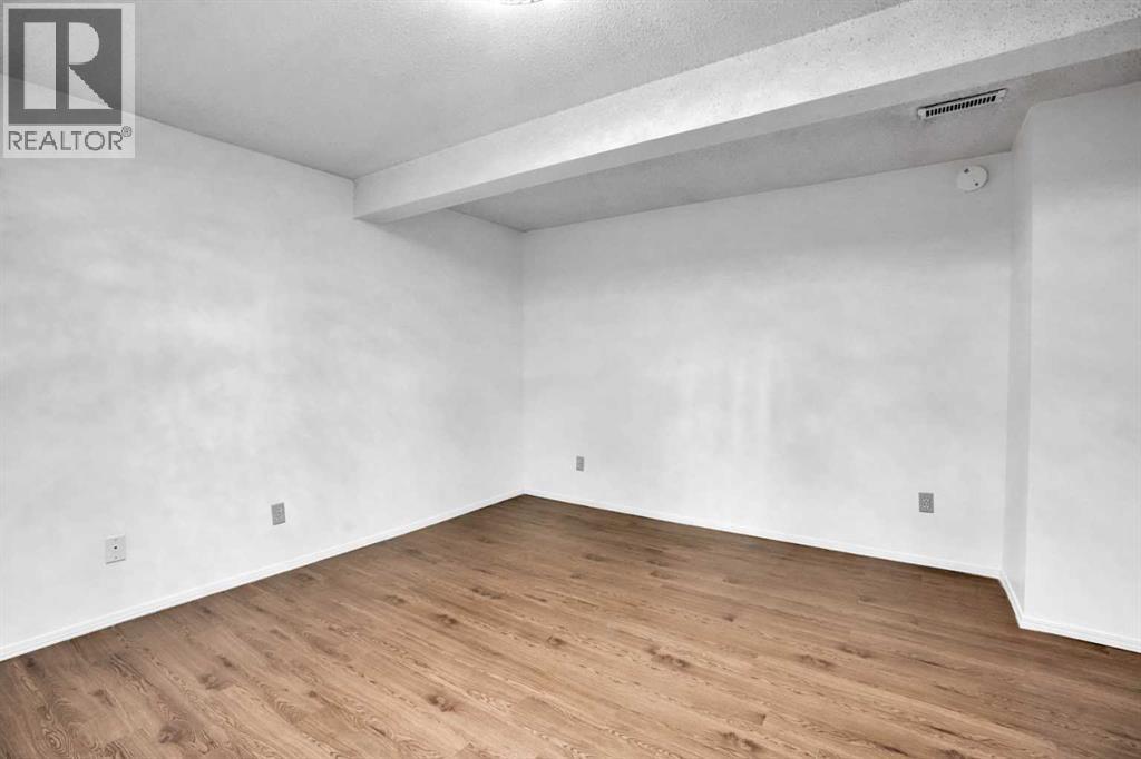 Single Family House 4 Level for Sale in  Erin Ridge Road SE Erin Woods Calgary 