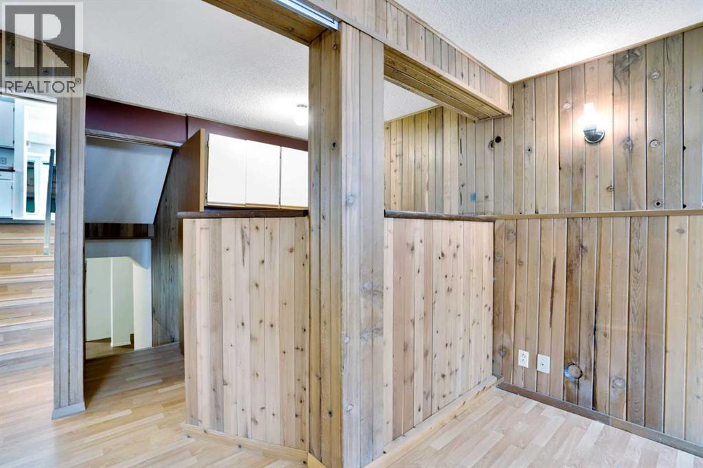 Single Family House 4 Level for Sale in  Erin Ridge Road SE Erin Woods Calgary 