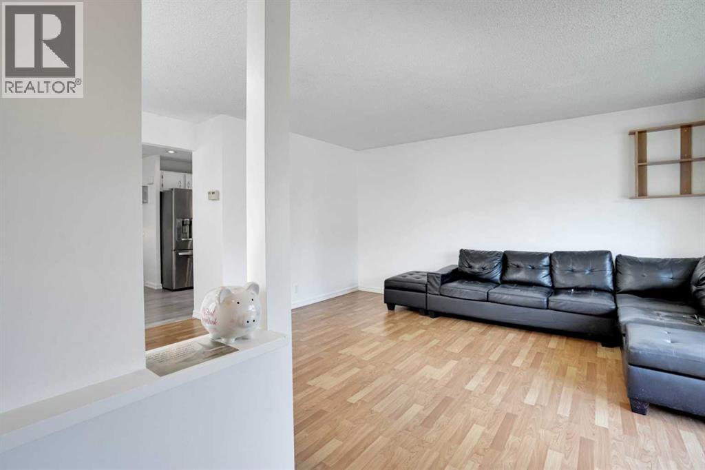 Single Family House 4 Level for Sale in  Erin Ridge Road SE Erin Woods Calgary 