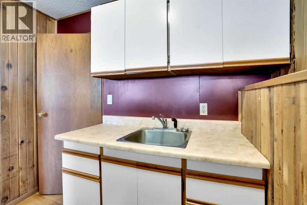 Single Family House 4 Level for Sale in  Erin Ridge Road SE Erin Woods Calgary 