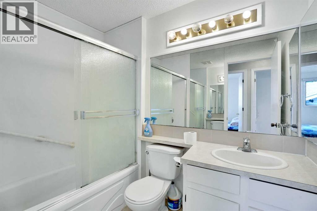 Single Family House 4 Level for Sale in  Erin Ridge Road SE Erin Woods Calgary 