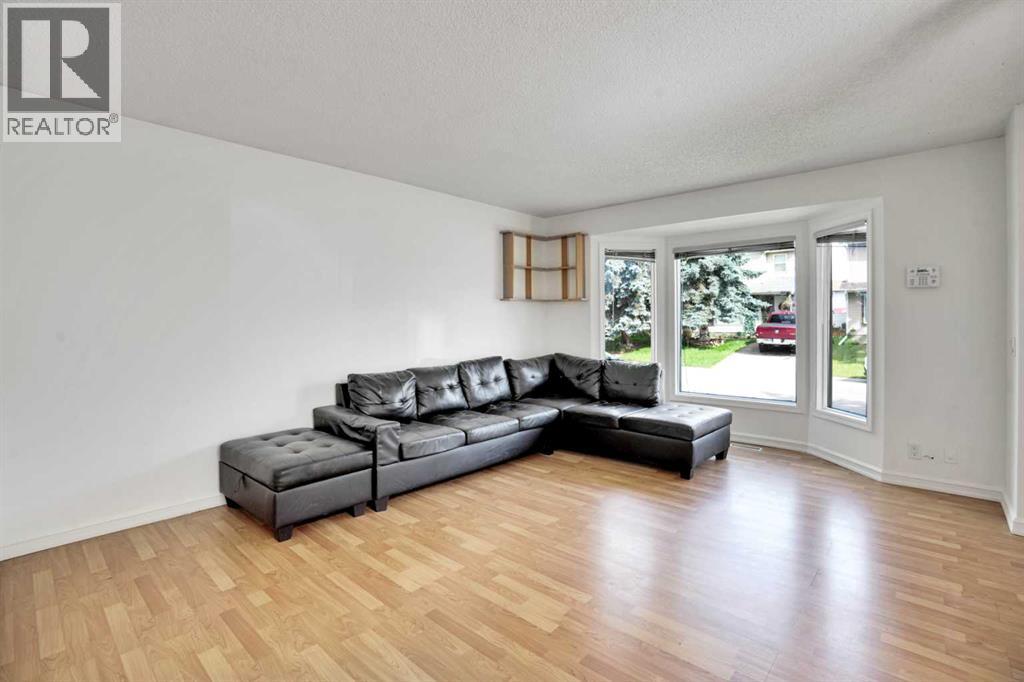 Single Family House 4 Level for Sale in  Erin Ridge Road SE Erin Woods Calgary 
