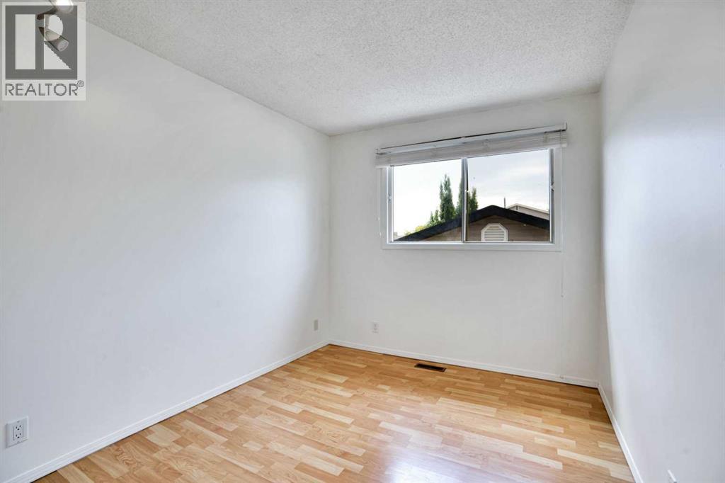 Single Family House 4 Level for Sale in  Erin Ridge Road SE Erin Woods Calgary 