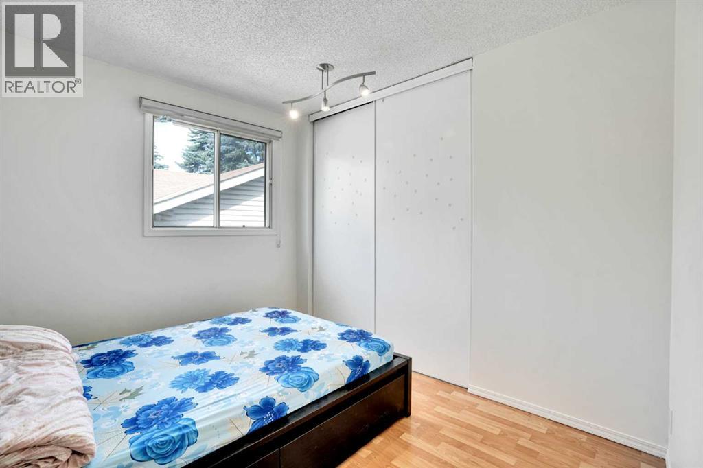 Single Family House 4 Level for Sale in  Erin Ridge Road SE Erin Woods Calgary 