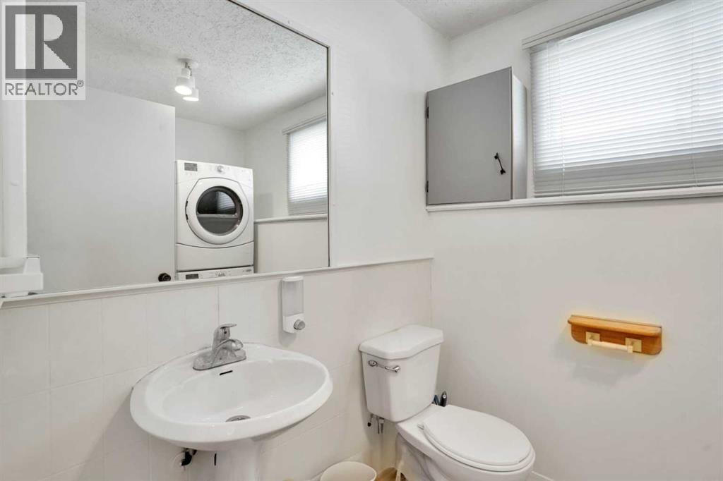 Single Family House 4 Level for Sale in  Erin Ridge Road SE Erin Woods Calgary 