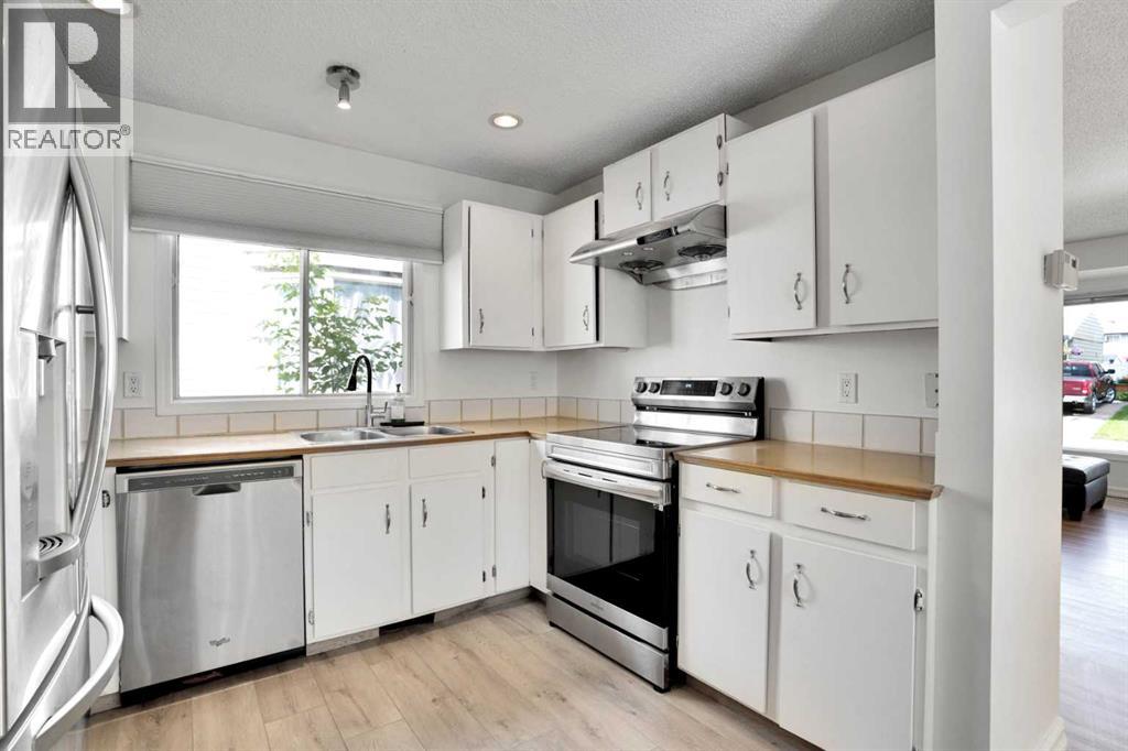 Single Family House 4 Level for Sale in  Erin Ridge Road SE Erin Woods Calgary 