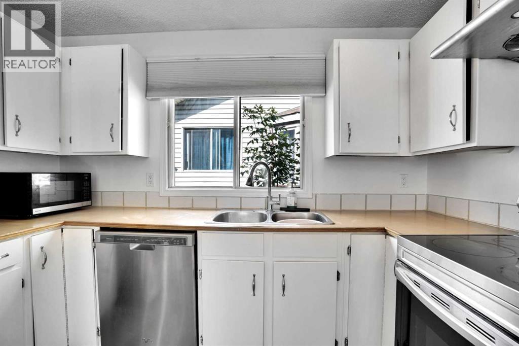 Single Family House 4 Level for Sale in  Erin Ridge Road SE Erin Woods Calgary 