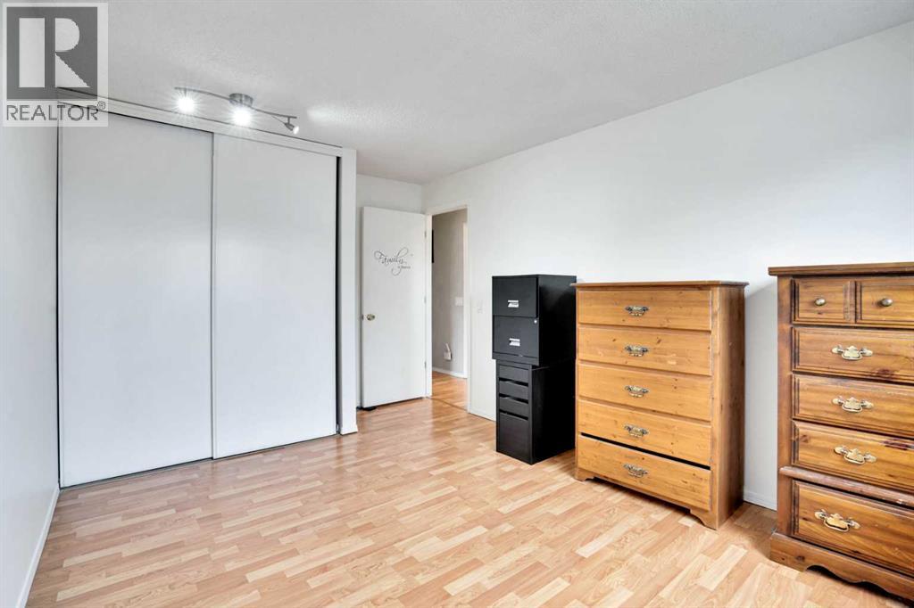 Single Family House 4 Level for Sale in  Erin Ridge Road SE Erin Woods Calgary 