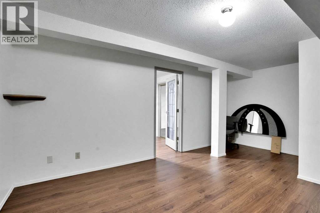 Single Family House 4 Level for Sale in  Erin Ridge Road SE Erin Woods Calgary 