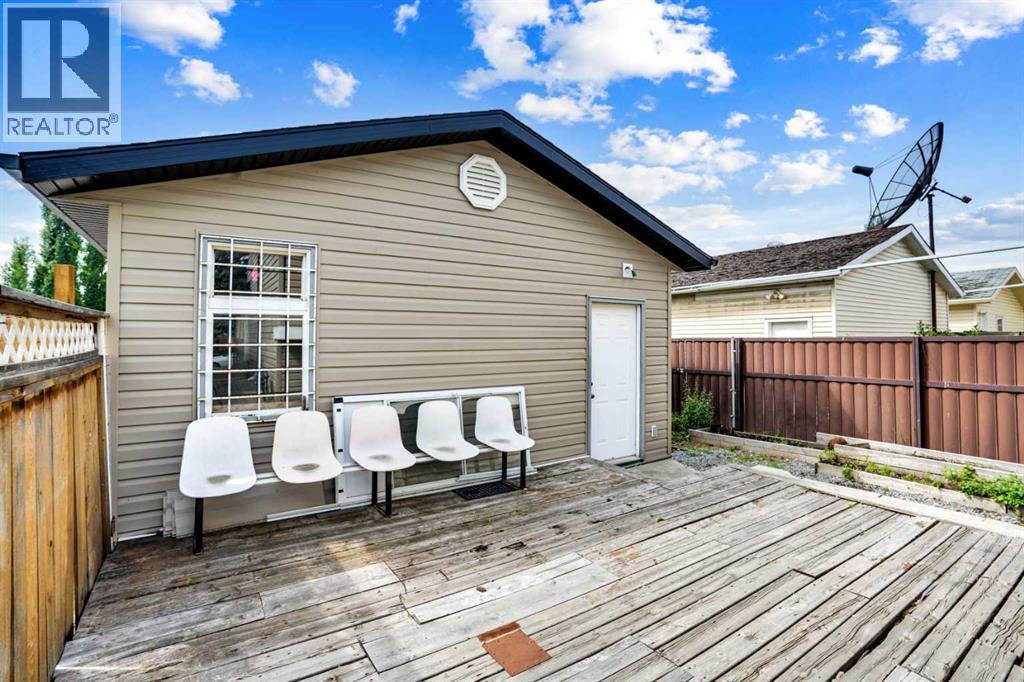 Single Family House 4 Level for Sale in  Erin Ridge Road SE Erin Woods Calgary 