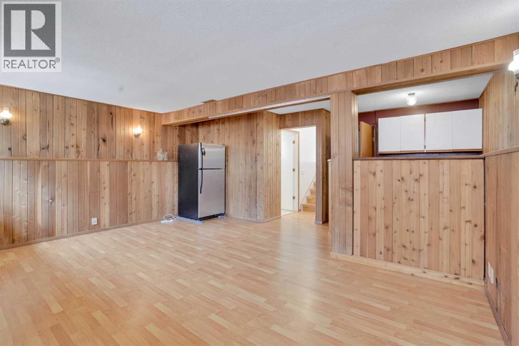 Single Family House 4 Level for Sale in  Erin Ridge Road SE Erin Woods Calgary 