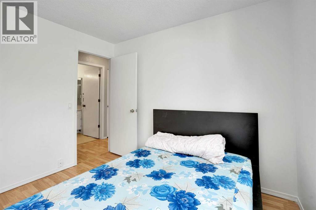 Single Family House 4 Level for Sale in  Erin Ridge Road SE Erin Woods Calgary 