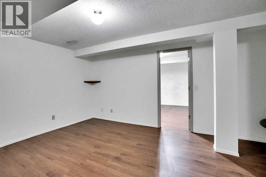 Single Family House 4 Level for Sale in  Erin Ridge Road SE Erin Woods Calgary 