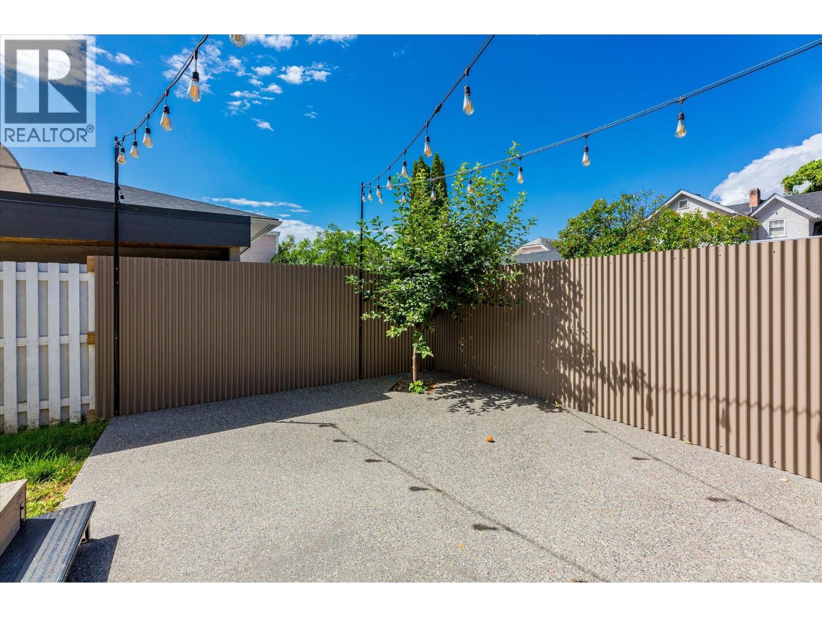 Photo 31 of 530 Rowcliffe Avenue, Kelowna BC
