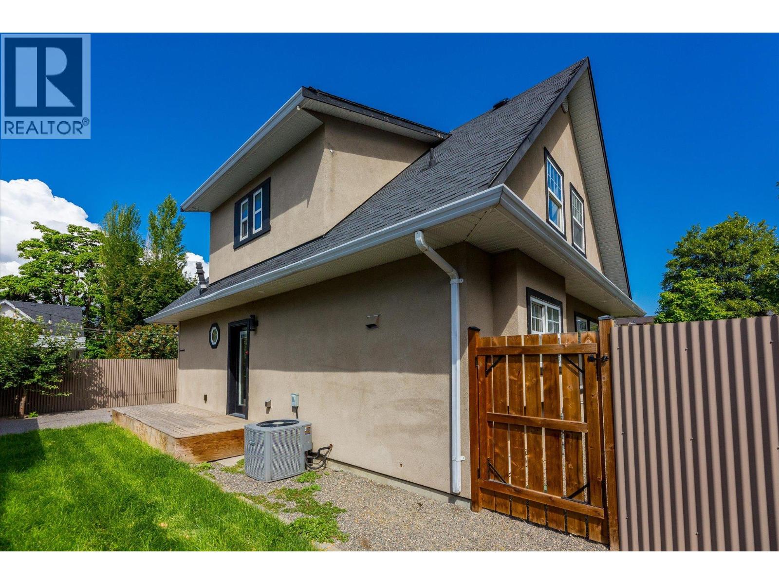 Photo 33 of 530 Rowcliffe Avenue, Kelowna BC