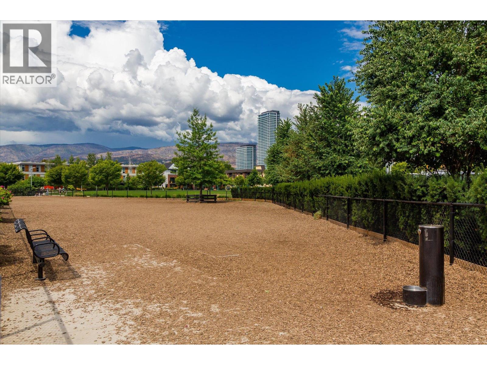 Photo 36 of 530 Rowcliffe Avenue, Kelowna BC