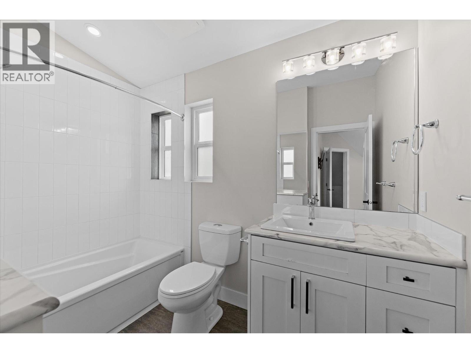 Photo 23 of 530 Rowcliffe Avenue, Kelowna BC