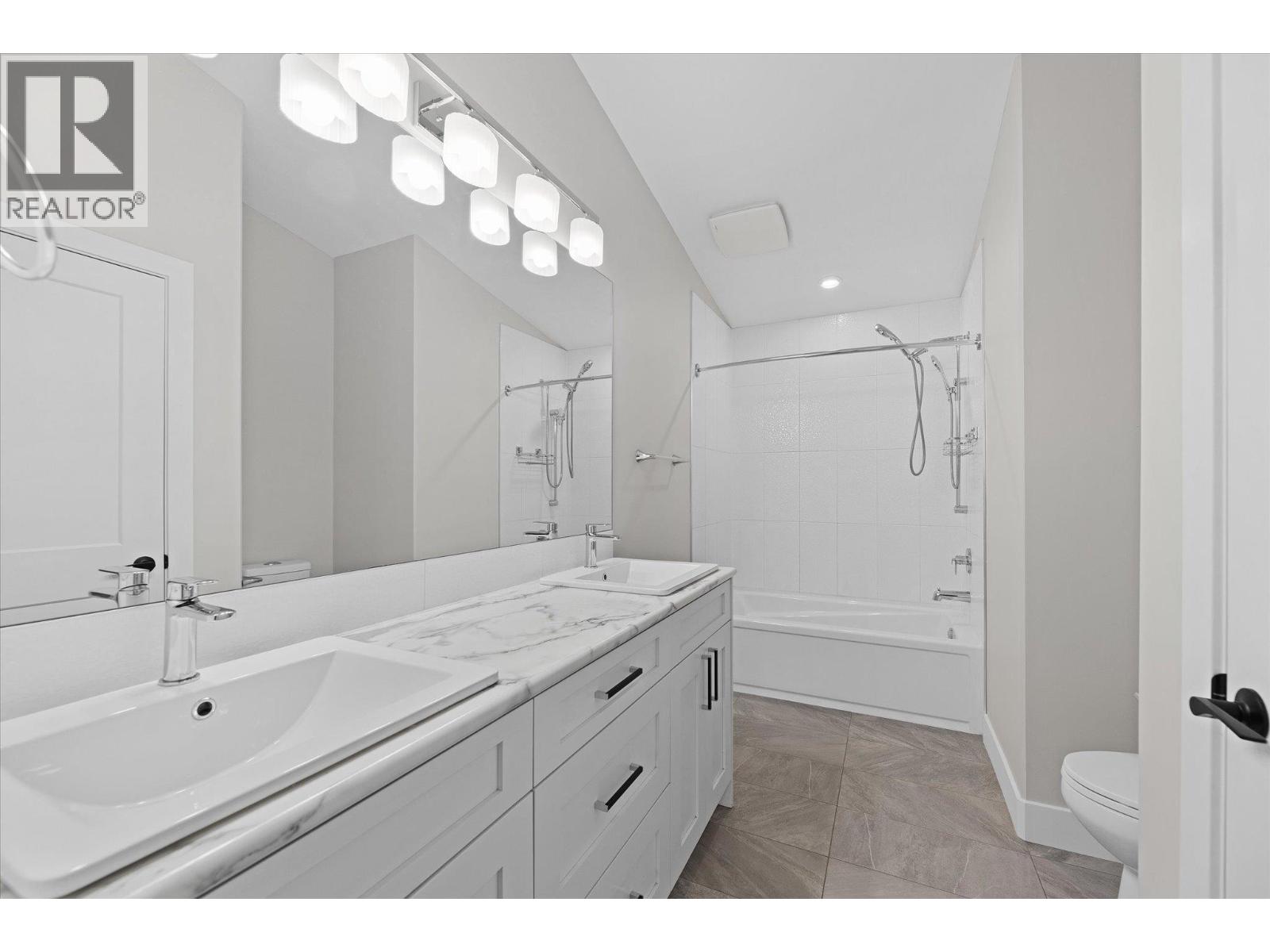 Photo 20 of 530 Rowcliffe Avenue, Kelowna BC