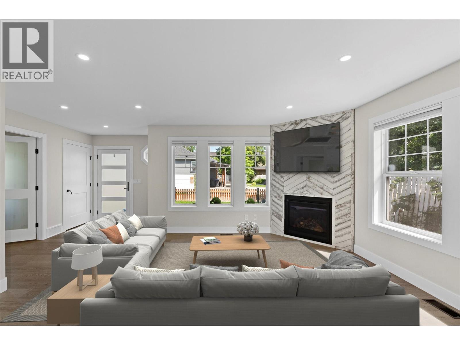 Photo 41 of 530 Rowcliffe Avenue, Kelowna BC