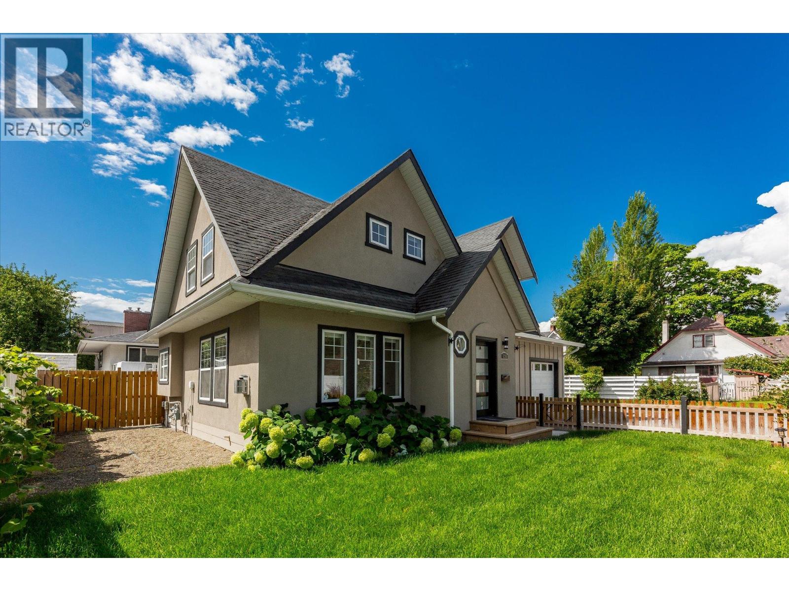 Photo 2 of 530 Rowcliffe Avenue, Kelowna BC