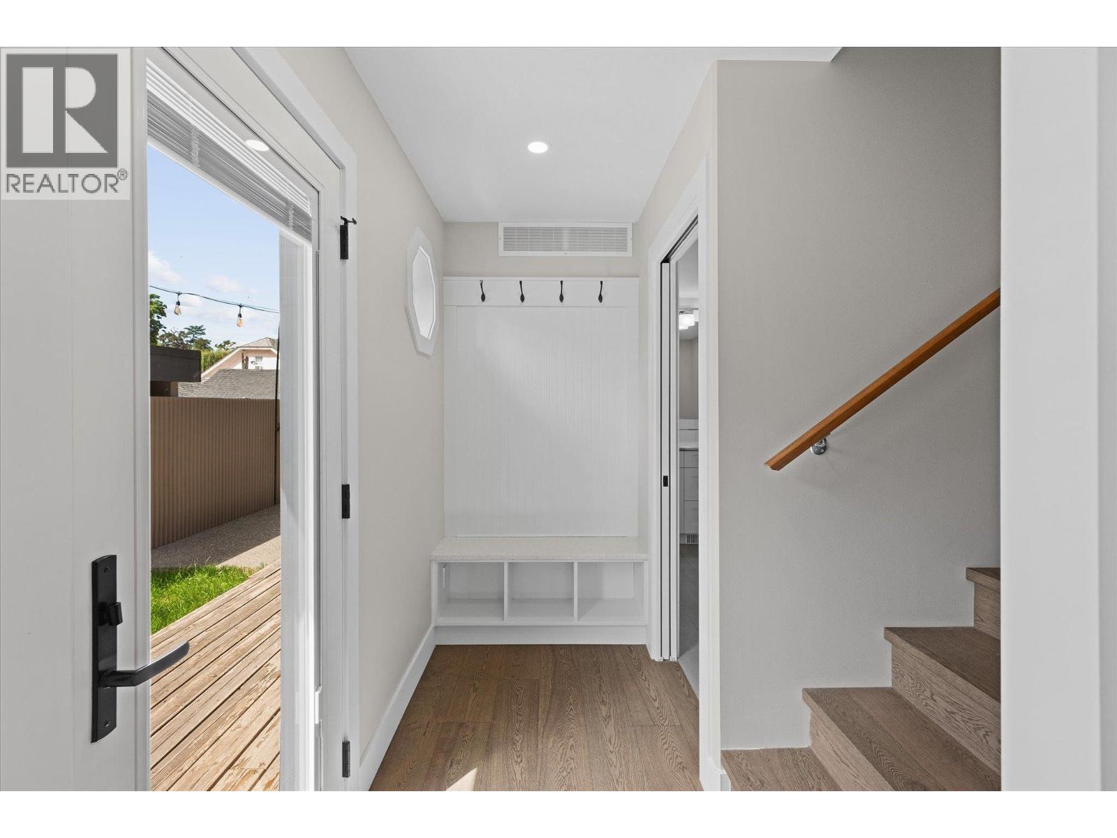 Photo 17 of 530 Rowcliffe Avenue, Kelowna BC