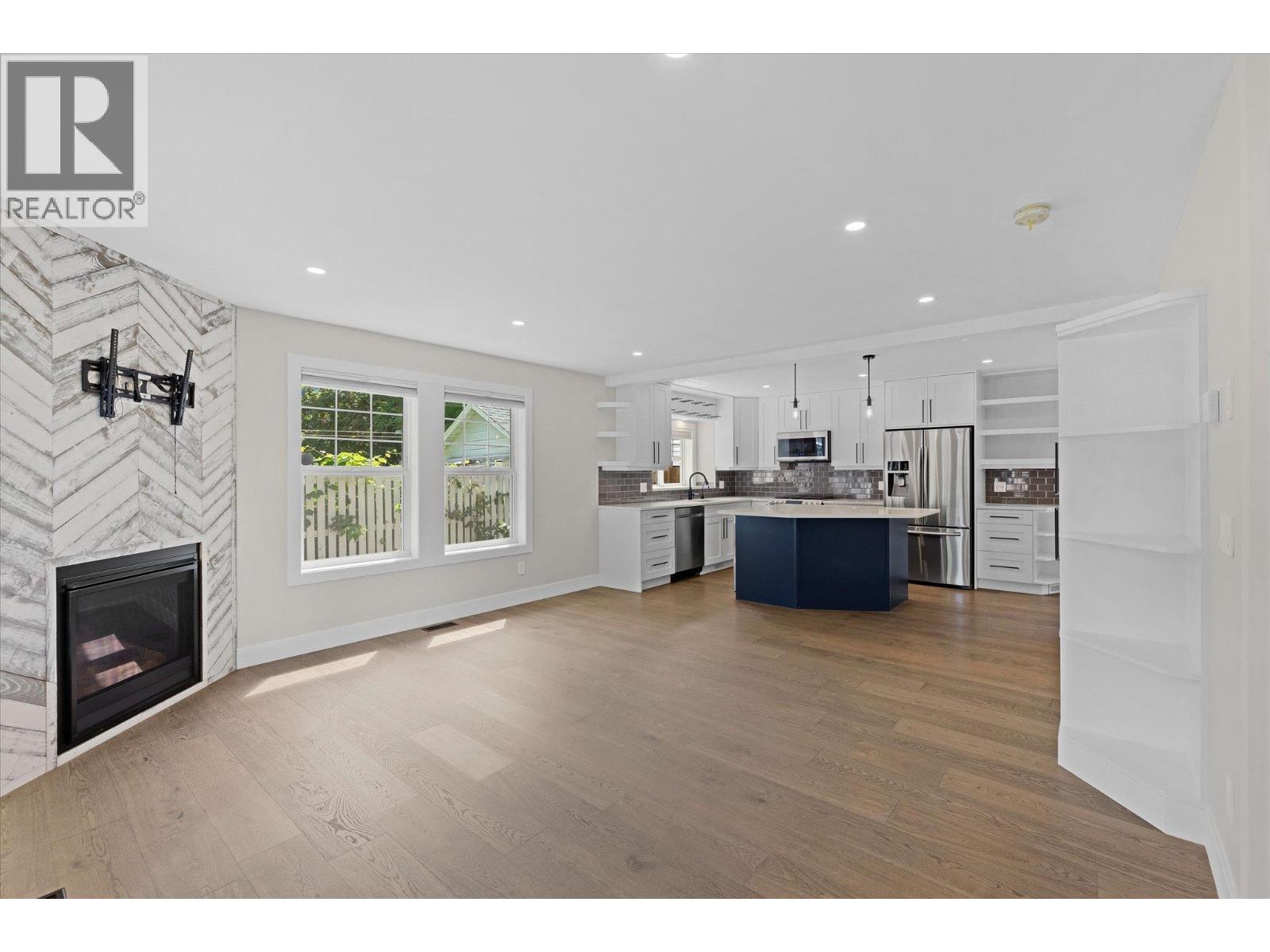 Photo 6 of 530 Rowcliffe Avenue, Kelowna BC