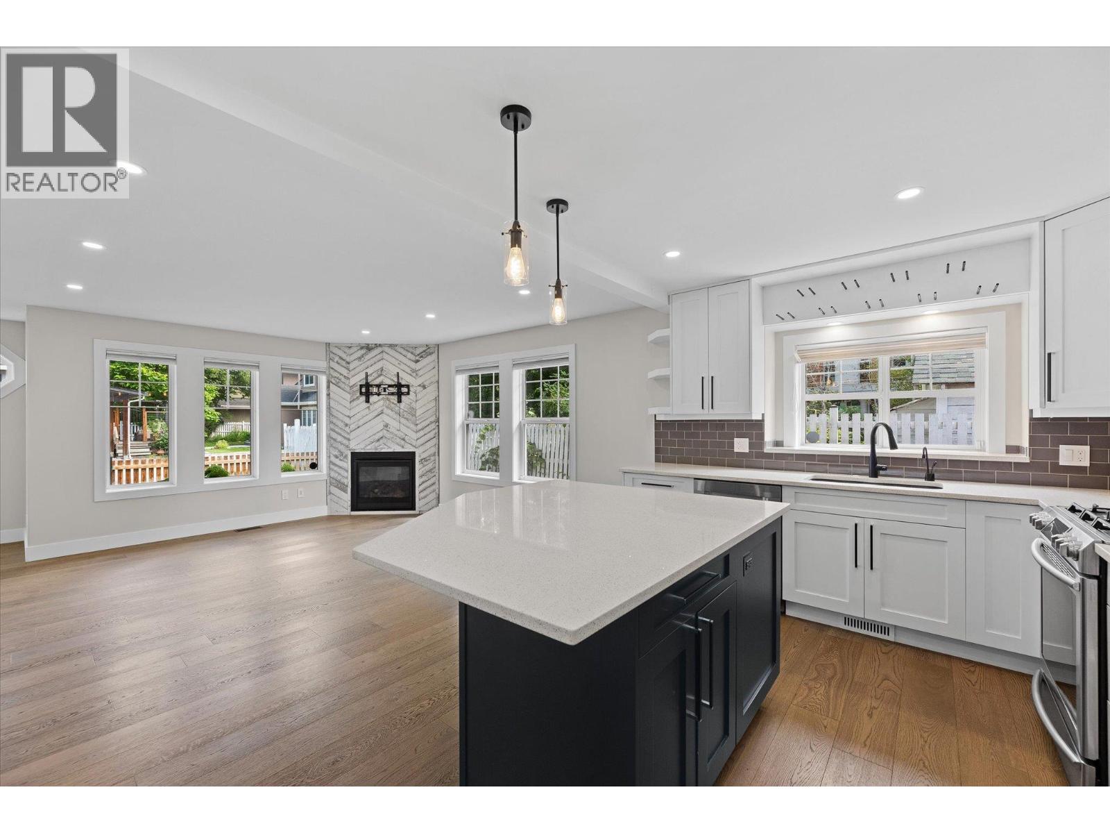 Photo 10 of 530 Rowcliffe Avenue, Kelowna BC