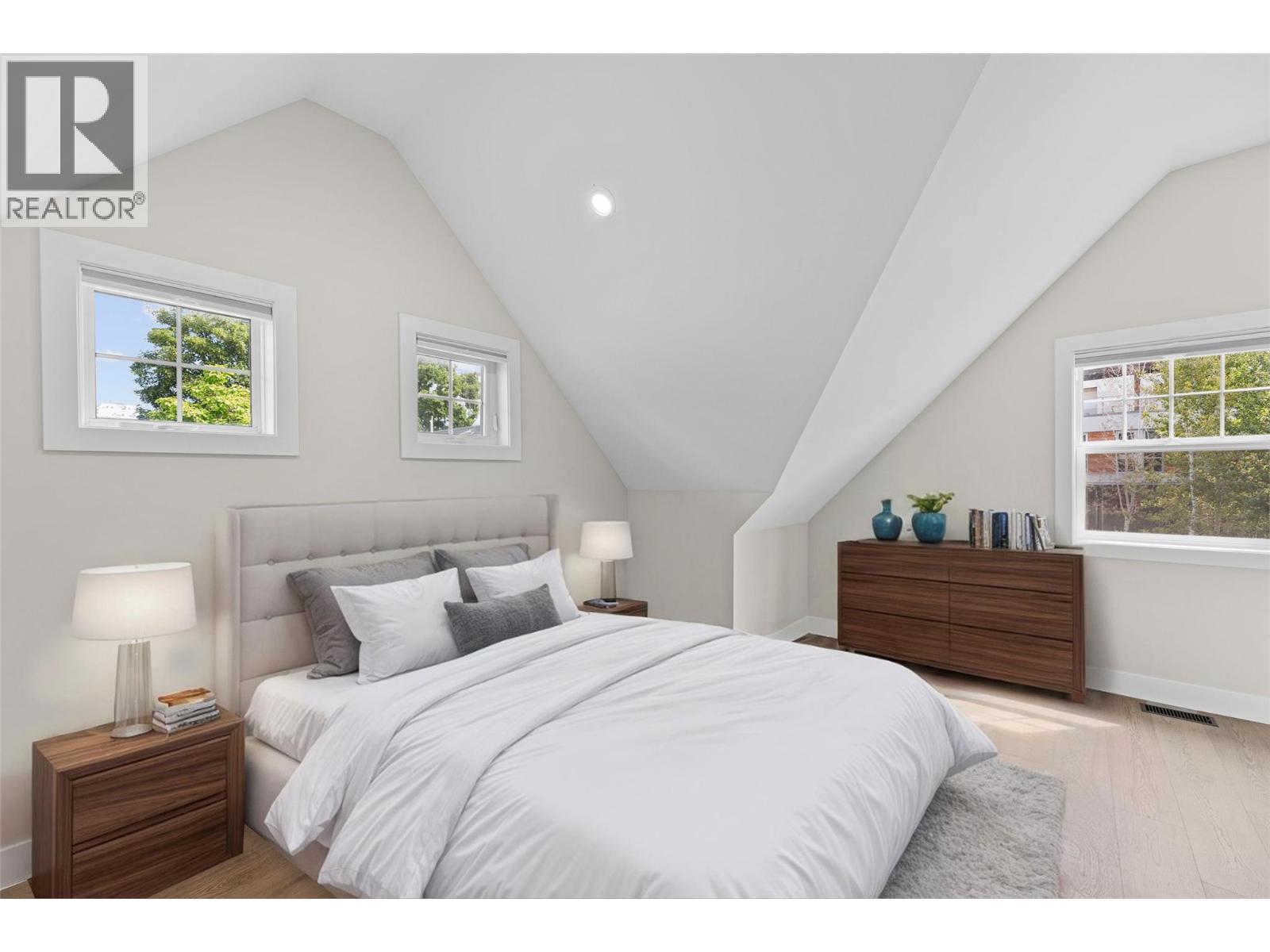 Photo 43 of 530 Rowcliffe Avenue, Kelowna BC