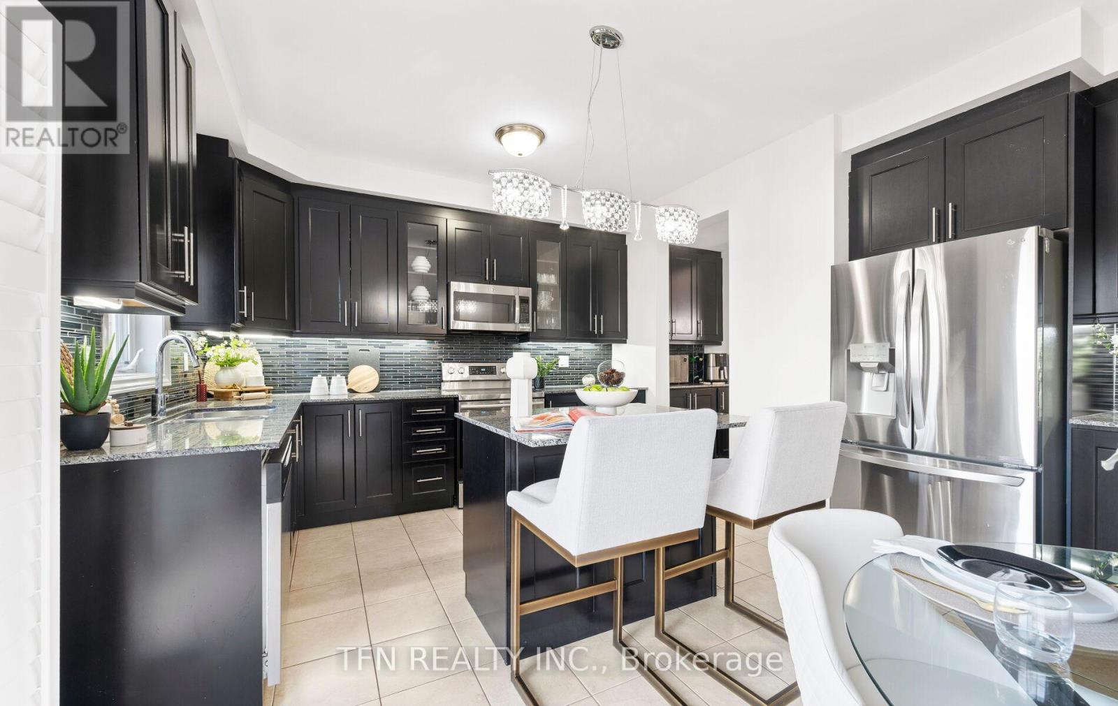 Photo 10 of 46 Lola Crescent, Brampton ON