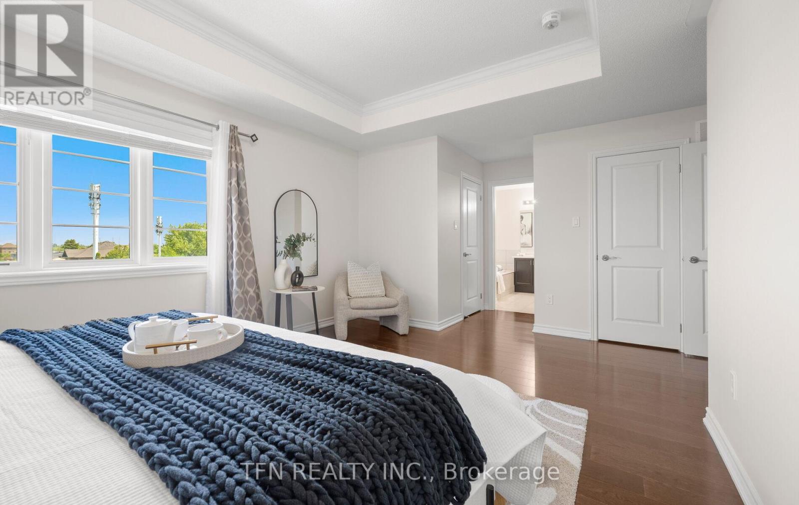 Photo 5 of 46 Lola Crescent, Brampton ON
