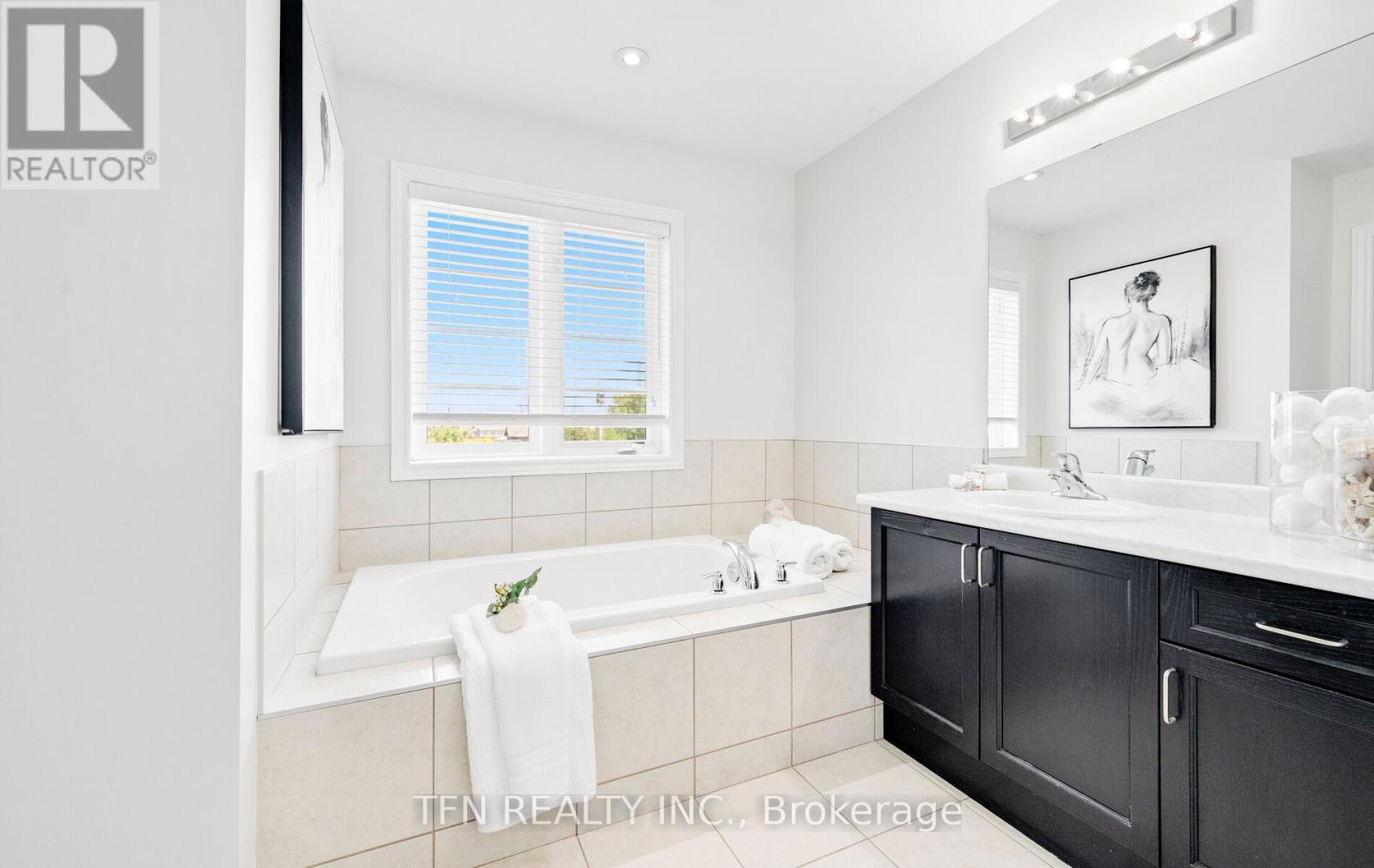 Photo 16 of 46 Lola Crescent, Brampton ON